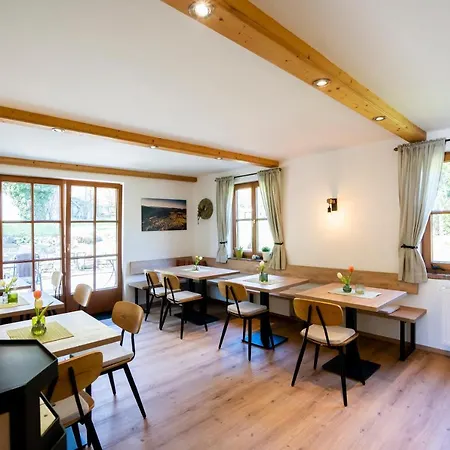 Weinberghof Ilkerl-luf 住宿加早餐酒店 3*