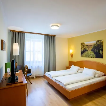 Weinberghof Ilkerl-luf 住宿加早餐酒店 3*