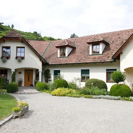 Weinberghof Ilkerl-luf 住宿加早餐酒店 3*